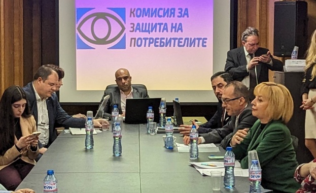 Манолова поиска високи санкции за неравноправните клаузи в договорите на телекомите