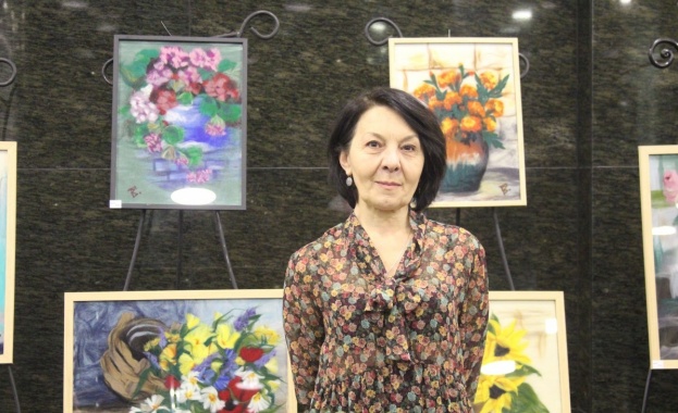 "Живот в цветове" - изложба на етрополката Весела Георгиева в БТПП, София 