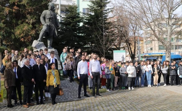 Местната структура на Възраждане в град Хасково почете паметта на