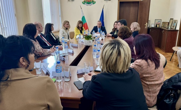 Министърът на културата разговаря с Областния управител на Хасково, с кмета на общината и с кметове от областта