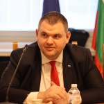 Политолог: Нито една от партиите в управлението не иска да бъде свързвана с Делян Пеевски