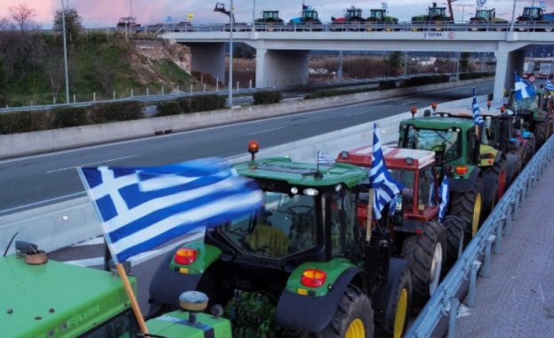 Протестиращи гръцки фермери блокираха национална магистрала край Солун