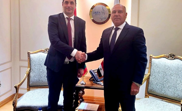 Министърът на транспорта и съобщенията Георги Гвоздейков и министърът на