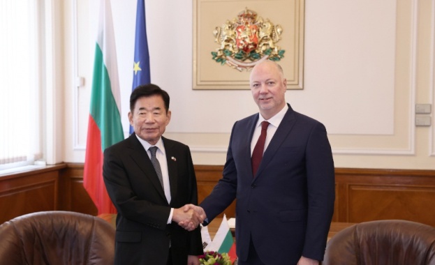 Възможностите за насърчаване на политическия диалог икономическите връзки и културния