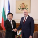 Възможностите за насърчаване на политическия диалог, икономическите връзки и културния обмен обсъдиха Росен Желязков и Ким Джин-пьо