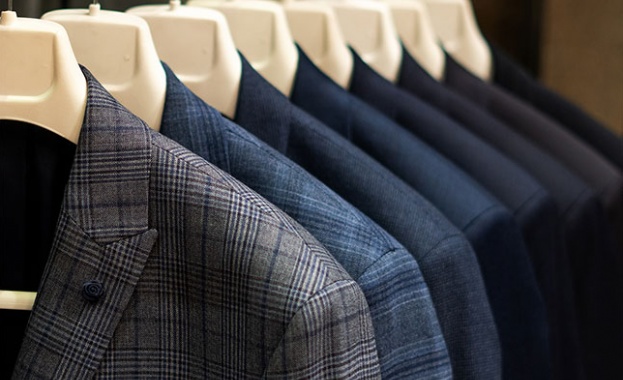 Докато онлайн пазаруването става все по популярно за много видове дрехи