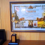 „Златната роза“ е в офицерската каюткомпания на борда на научноизследователския кораб „Св. Св. Кирил и Методий“