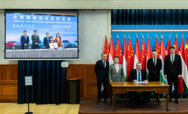 Китайският производител на електрифицирани NEVS автомобили PHEV зареждаеми хибриди и