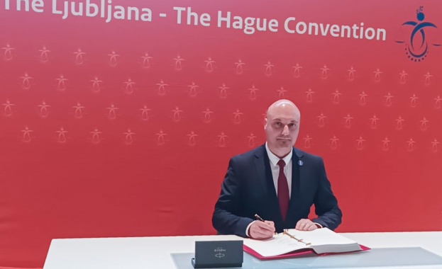 Атанас Славов подписа от името на България конвенция за преследването на геноцид и престъпления срещу човечеството