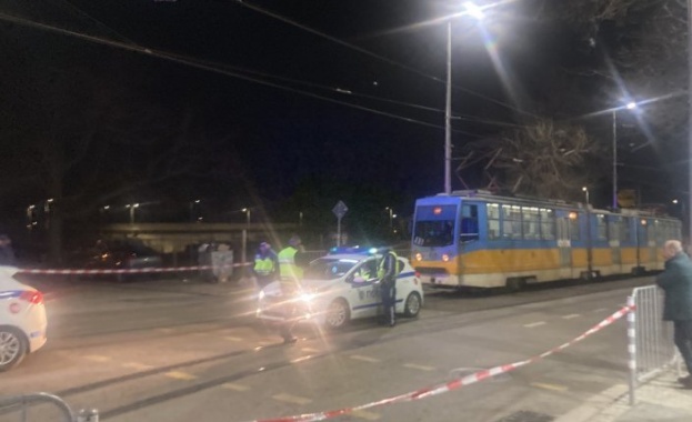 Малко след 21 часа трамвай е блъснал мъж на бул