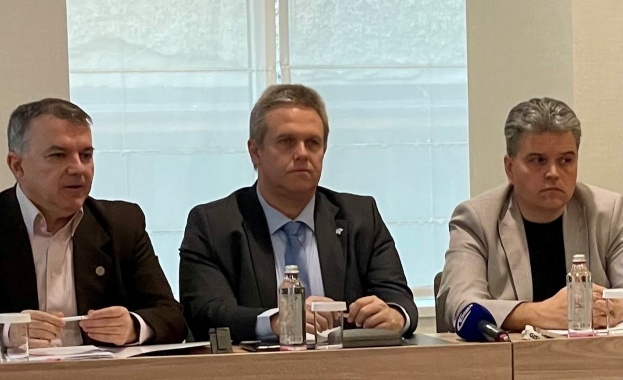 Очаква се около 52 от българите да притежават базови цифрови