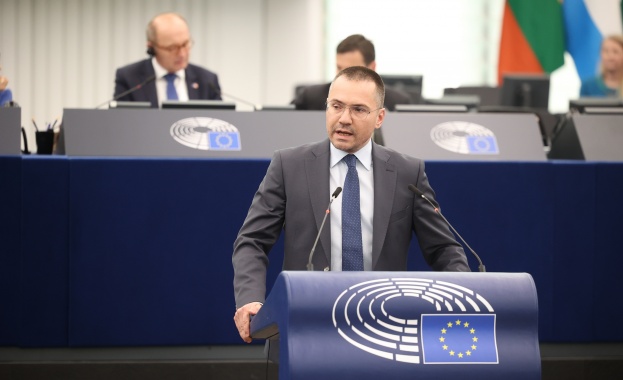 Днес българският представител в Европейския парламент Ангел Джамбазки призова министър председателя