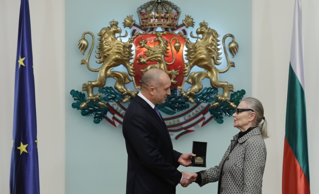 Държавният глава Румен Радев удостои с Почетния знак на президента