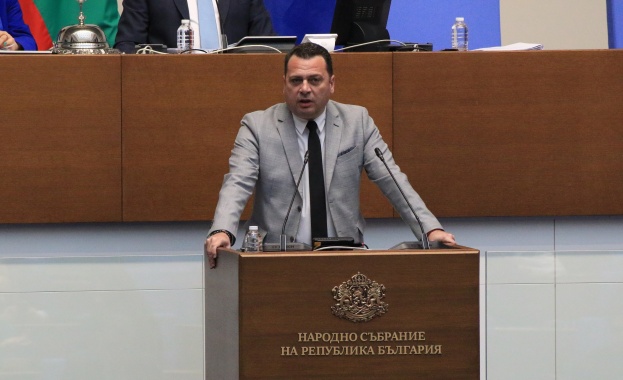 Иван Ченчев: В Западните покрайнини има асимилация на българщината, Мария Габриел да реагира