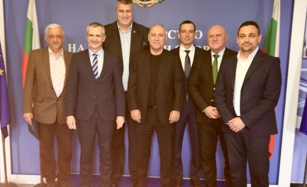 Кметът на Община Етрополе инж Владимир Александров проведе работна среща