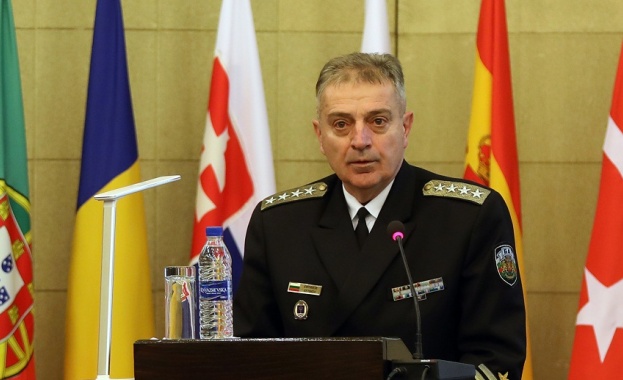 Тържествен ритуал за изпращането на български военен контингент за участие