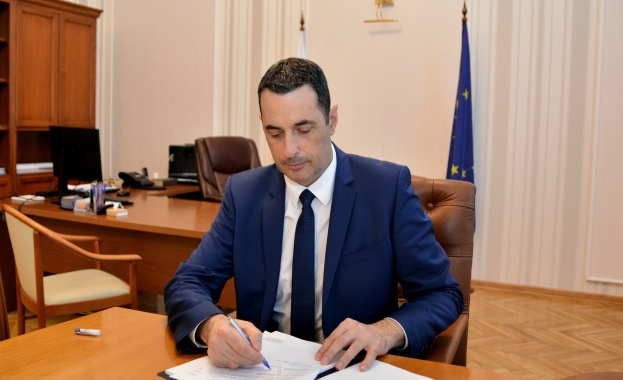 Започва производството на първите девет маневрени локомотива по ПВУ