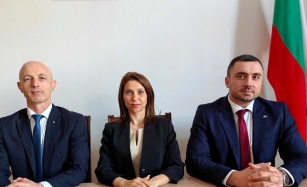 Според партията технологията е била избрана по политически причини а