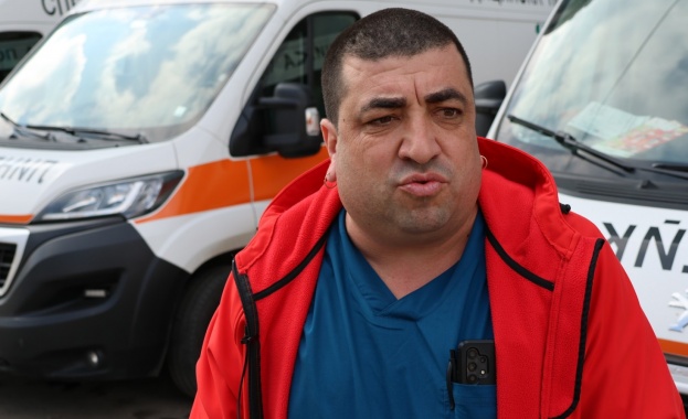 Парамедик изроди бебе в линейка в Бургас