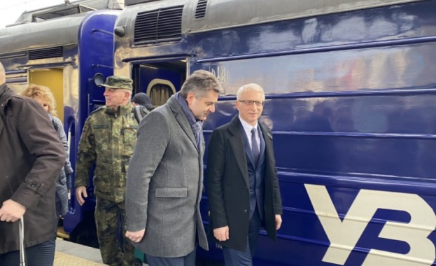 Премиерът Николай Денков пристигна на посещение в Украйна Това е