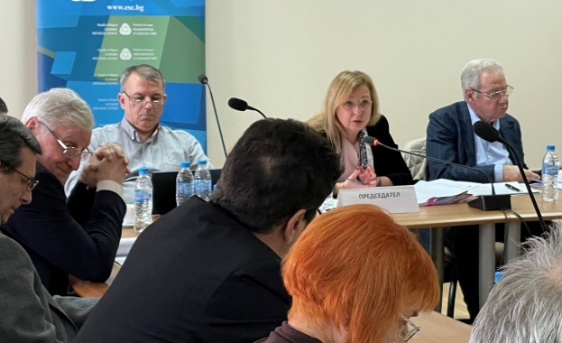 ИСС с анализ за причините, факторите и тенденциите за наличието и обхвата на групата „работещи бедни“