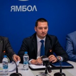 Повече така не може: Нашите военни работят в нечовешки условия, а за  чуждите военни ще се строи нова база