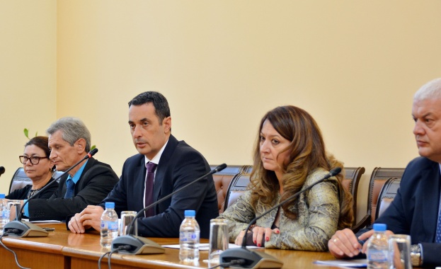 Министър Гвоздейков: Имаме амбиция да променим визията за управление на Български пощи
