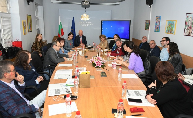 Двадесет и две национални програми за развитие на образованието одобри