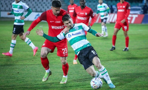 Черно море сломи Ботев Враца с дузпа и автогол на Меси, изгониха Христо Янев