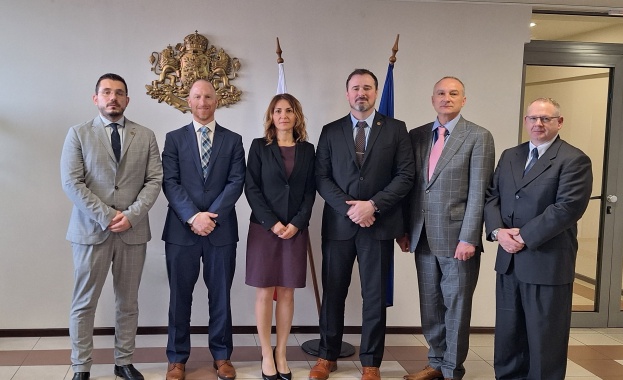 Агенция Митници и Службата Митници и гранична защита на САЩ