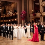 Туристите са новите фенове на виенските балове