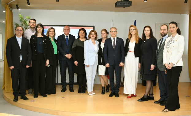 Стартира изграждането на STEM кабинети във всички над 2 200