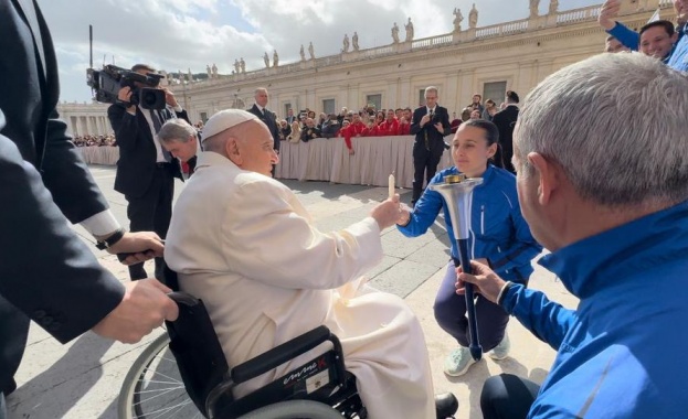 Папа Франциск даде старта на най-дългата щафета за мир в Рим