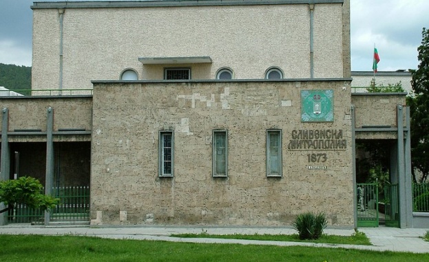 Варненския митрополит Йоан и врачанския митрополит Григорий излязоха със съвместно