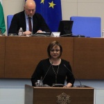 Нинова към икономическия министър: Прикривате ли корупция в „Ел Би Булгарикум“