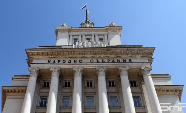 В парламента продължават преговорите между ГЕРБ-СДС и ПП – ДБ