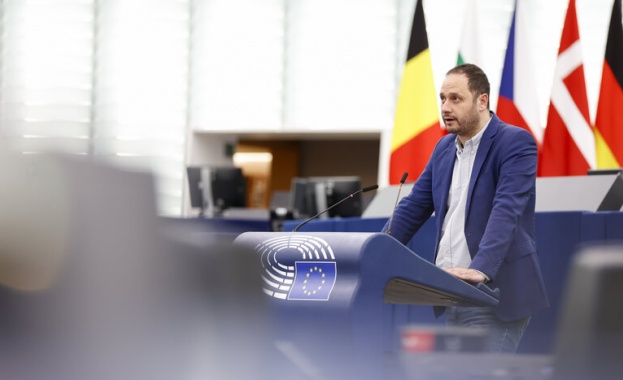 Евродепутатите гласуваха нови правила за да гарантират че изкуственият интелект