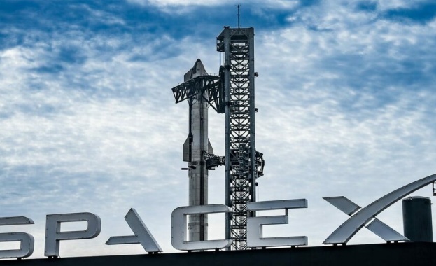 Огромната ракета Старшип на компанията СпейсЕкс завърши почти цял тестови