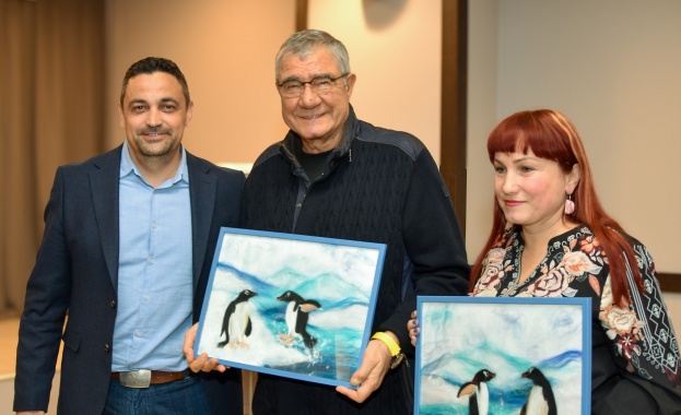 Проф Христо Пимпирев представи новата си книга Антарктическия стопаджия в