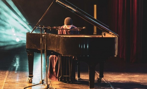 Концертът на атонския монах пианист Авел Душата знае във Варна