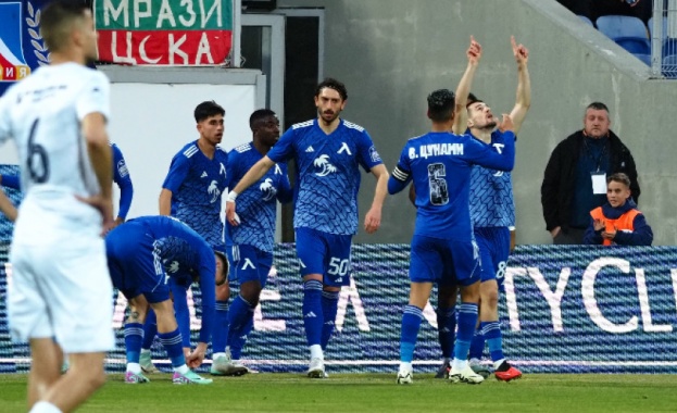 Отборът на Левски победи Етър с 3:0 във Велико Търново