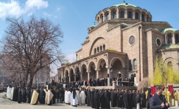 Българският патриарх и Софийски митрополит Неофит бе погребан в църквата