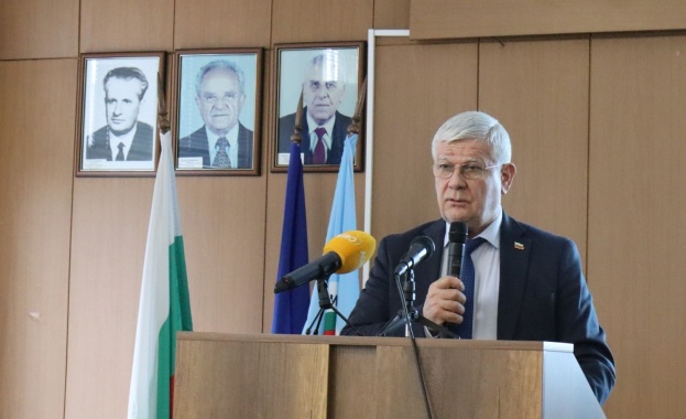 Министър Вътев: Възстановяването на хидромелиотивната система с оглед на климатичните промени е приоритет за екипа на МЗХ
