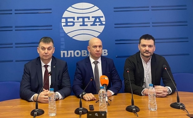 Народните представители от Възраждане Ангел Георгиев и Емил Янков и