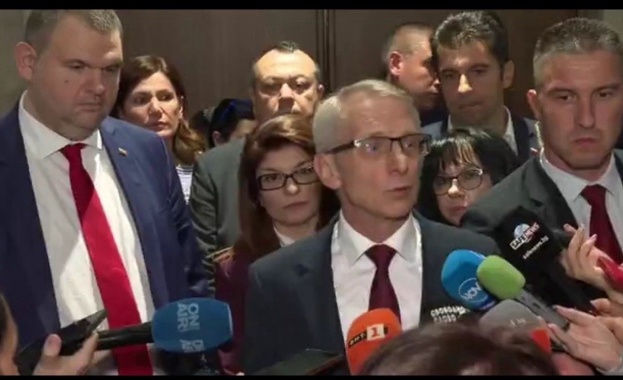 Вчера когато повече от всякога партиите от управляващата сглобка търсят