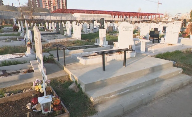 Незаконни практики за търговия с гробни места и рекет върху