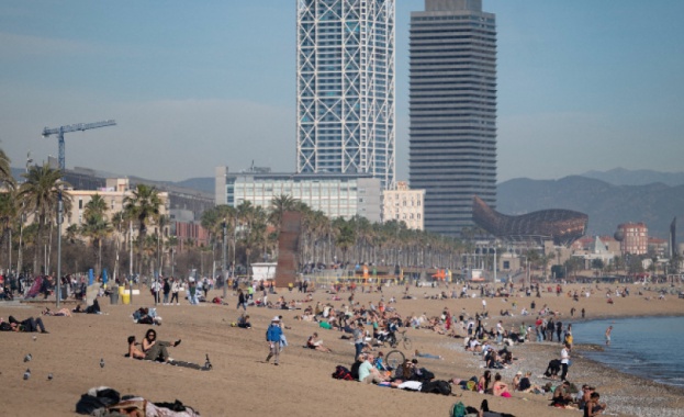 Барселона откри плажния сезон без душове заради сушата