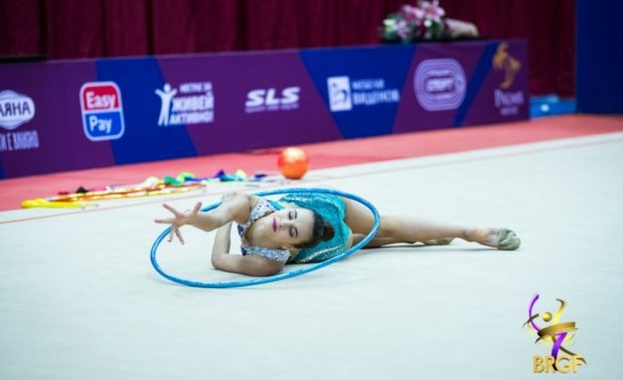 Елвира Краснобаева стана шампионка на обръч, Ева Брезалиева взе бронз на финала на топка на Световната купа по художествена гимнастика в Атина