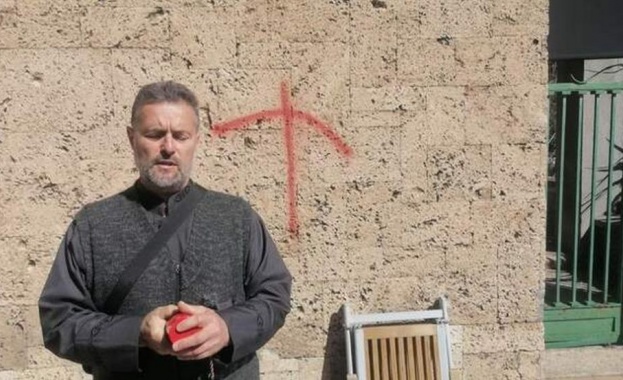 Отец Иван Янкулов: Протестът продължава, но трябва да бъда приет в болница