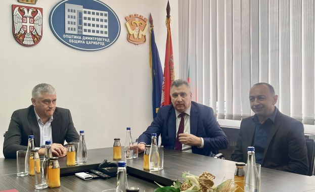Ректорът на УНСС и кметът на община Цариброд подписаха споразумение за сътрудничество